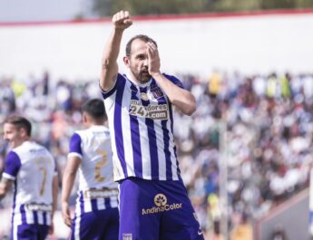 Hernán Barcos lleva 17 goles en este 2022 con la camiseta de Alianza Lima
