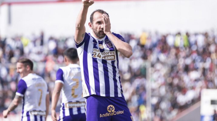 Hernán Barcos lleva 17 goles en este 2022 con la camiseta de Alianza Lima